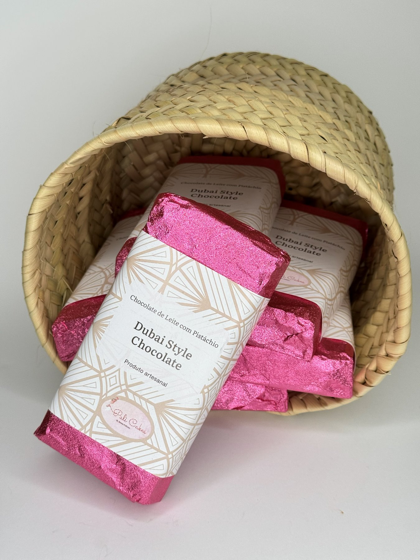 Chocolates artesanais com a marca Pali Cakes